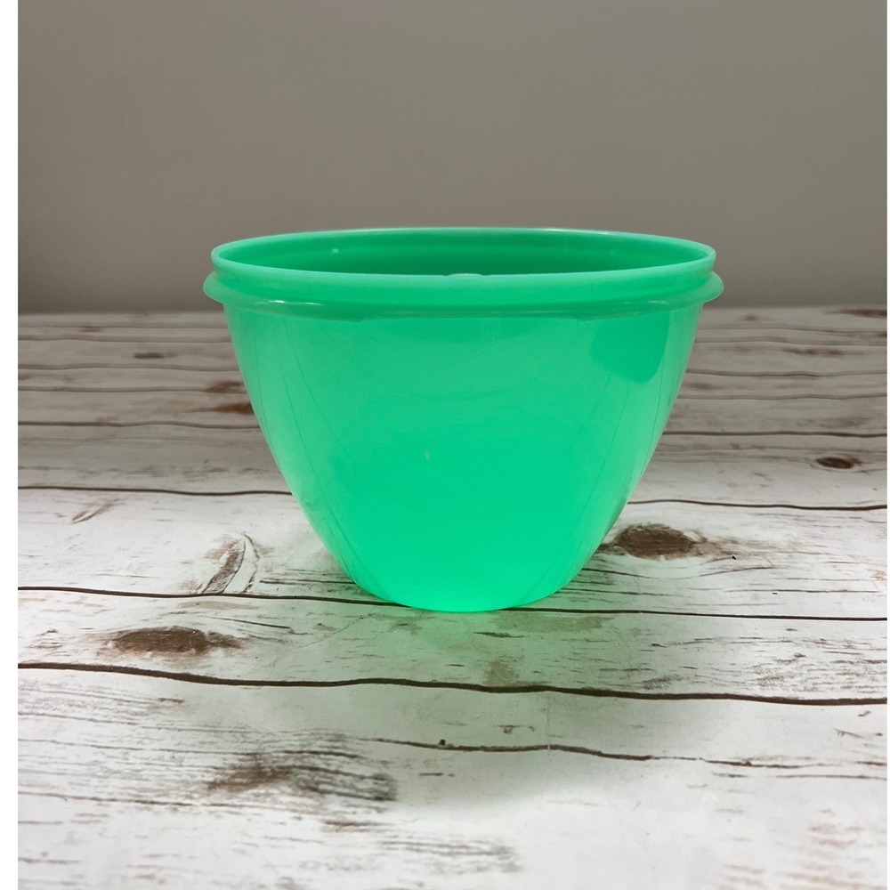 Tupperware Crisp-It Bowl Green Vintage Plastic Storage Round 7.5 Inch